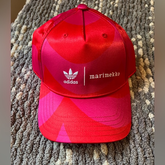 🔔 adidas Originals Marimekko hat - Picture 2 of 4